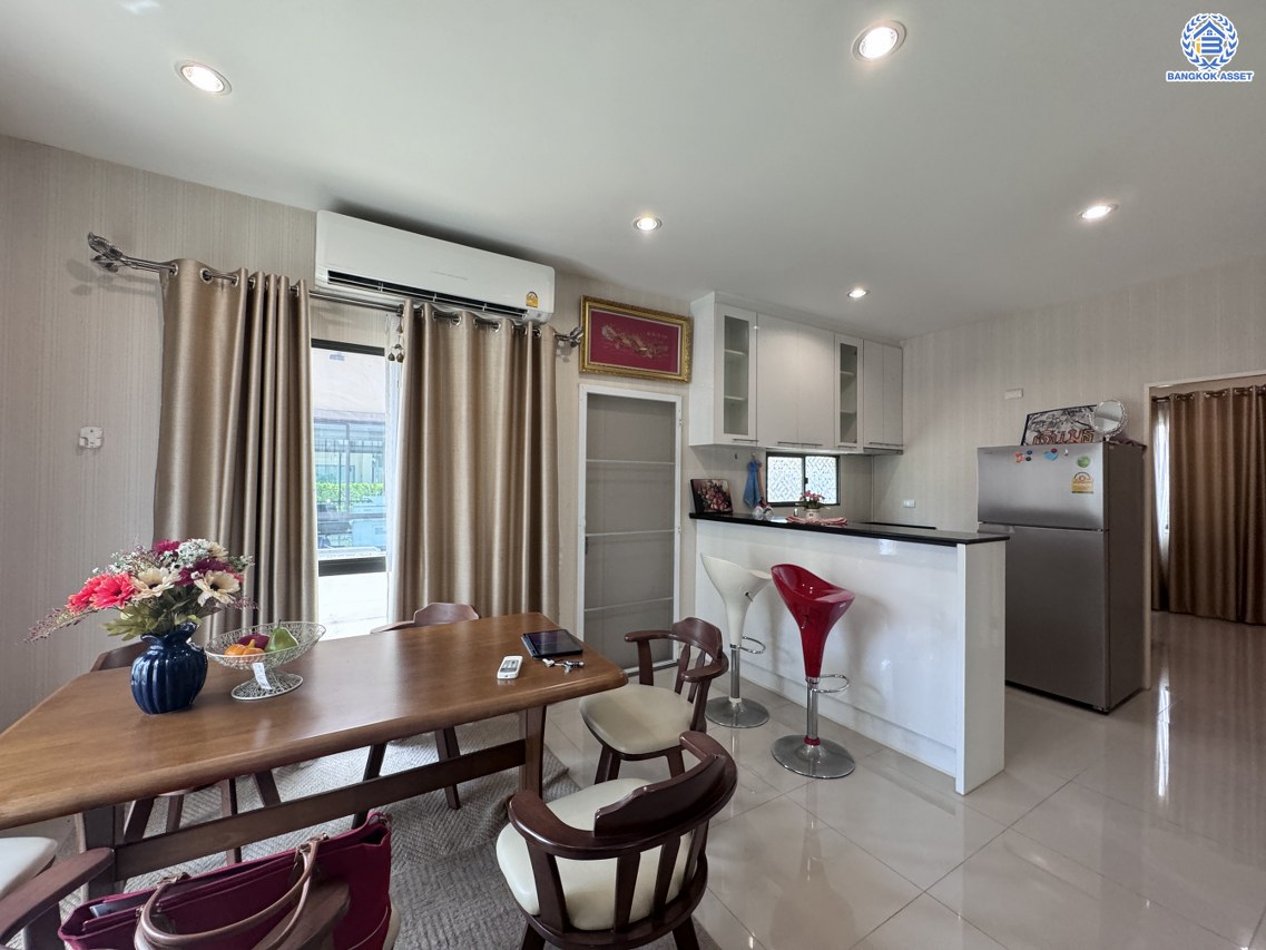 *****บ้านเดี่ยวมือสอง โครงการ ธนาวิลเลจ2 พระราม5-บางใหญ่ หลังมุม เนื้อที่ 52.40 ตร.ว. ฟังก์ชัน 4 ห้องนอน 3 ห้องน้ำ 2 ที่จอดรถ พร้อมอยู่ ตั้งบนทำเลเดินทางสะดวก เชื่อมต่อถนนรัตนาธิเบศร์ ถนนกาญจนาภิเษก ใกล้รถไฟฟ้าสายสีม่วง "สถานีตลาดบางใหญ่" และจุดขึ้นทางด่วน "กาญจนาภิเษก"