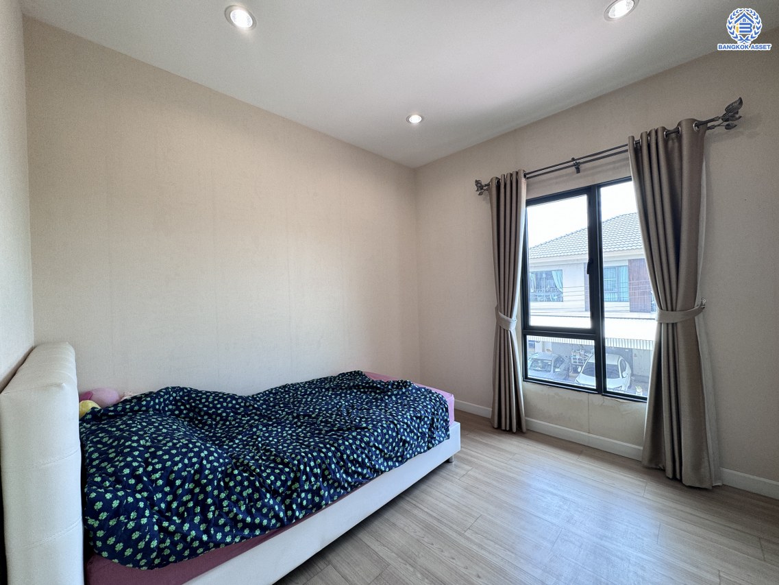 *****บ้านเดี่ยวมือสอง โครงการ ธนาวิลเลจ2 พระราม5-บางใหญ่ หลังมุม เนื้อที่ 52.40 ตร.ว. ฟังก์ชัน 4 ห้องนอน 3 ห้องน้ำ 2 ที่จอดรถ พร้อมอยู่ ตั้งบนทำเลเดินทางสะดวก เชื่อมต่อถนนรัตนาธิเบศร์ ถนนกาญจนาภิเษก ใกล้รถไฟฟ้าสายสีม่วง "สถานีตลาดบางใหญ่" และจุดขึ้นทางด่วน "กาญจนาภิเษก"