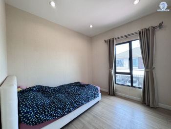 *****บ้านเดี่ยวมือสอง โครงการ ธนาวิลเลจ2 พระราม5-บางใหญ่ หลังมุม เนื้อที่ 52.40 ตร.ว. ฟังก์ชัน 4 ห้องนอน 3 ห้องน้ำ 2 ที่จอดรถ พร้อมอยู่ ตั้งบนทำเลเดินทางสะดวก เชื่อมต่อถนนรัตนาธิเบศร์ ถนนกาญจนาภิเษก ใกล้รถไฟฟ้าสายสีม่วง "สถานีตลาดบางใหญ่" และจุดขึ้นทางด่วน "กาญจนาภิเษก"