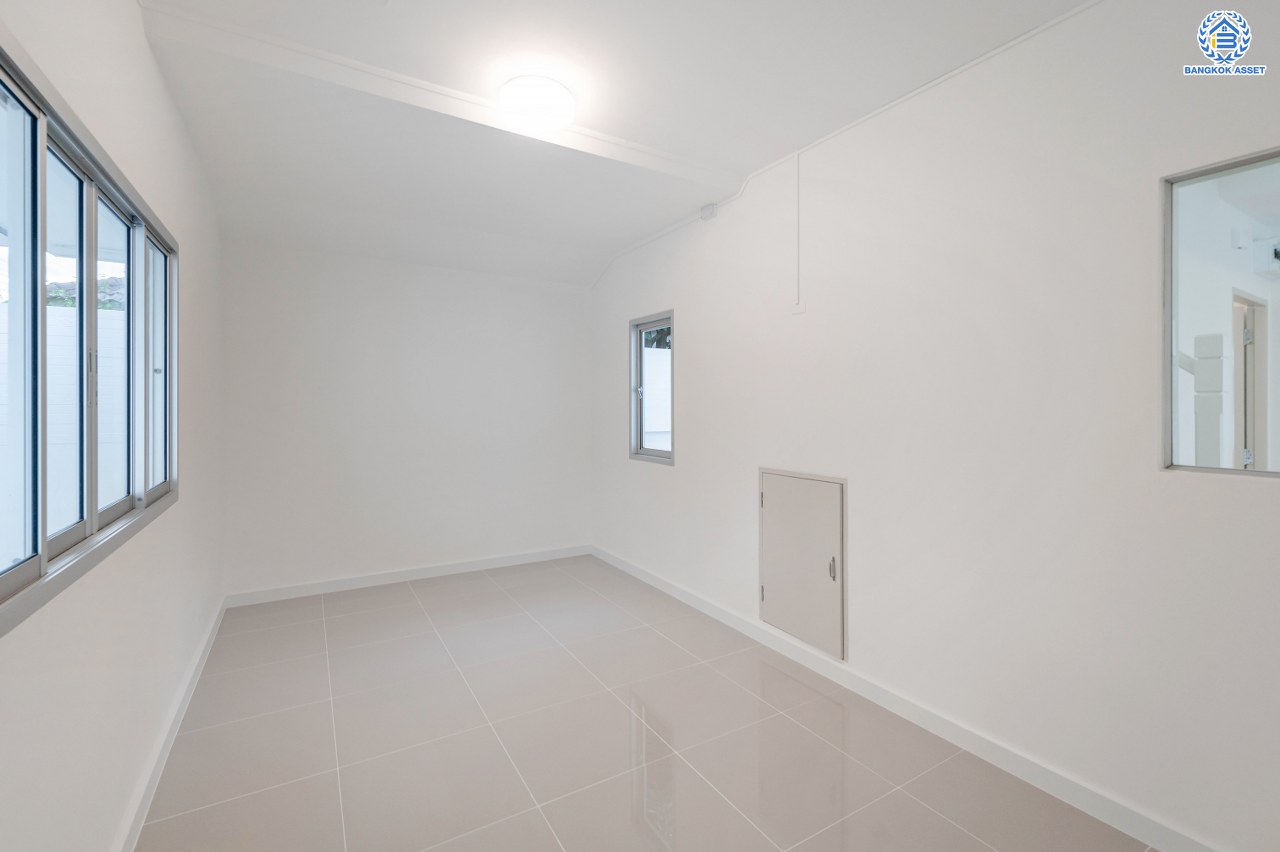 บ้านมือสองตกแต่งใหม่ โครงการ ชัยพฤกษ์ บางใหญ่ บ้านเดี่ยวหลังมุม แบรนด์คุณภาพ L&H พร้อม Facilities ครบครัน บนเนื้อที่ 54.7 ตร.ว. พื้นที่ใช้สอย 251.67 ตร.ม. ฟังก์ชัน 4 ห้องนอน 3 ห้องน้ำ จอดรถได้ 2 คัน ตกแต่งสไตล์เรียบหรู บนทำเลเดินทางสะดวก ใกล้รถไฟฟ้าสายสีม่วง "สถานีคลองบางไผ่" และเพียง 5 นาทีถึงเซ็นทรัล เวสต์เกต