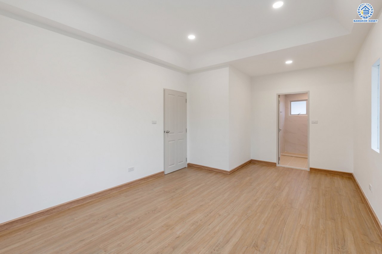 บ้านมือสองตกแต่งใหม่ โครงการ ชัยพฤกษ์ บางใหญ่ บ้านเดี่ยวหลังมุม แบรนด์คุณภาพ L&H พร้อม Facilities ครบครัน บนเนื้อที่ 54.7 ตร.ว. พื้นที่ใช้สอย 251.67 ตร.ม. ฟังก์ชัน 4 ห้องนอน 3 ห้องน้ำ จอดรถได้ 2 คัน ตกแต่งสไตล์เรียบหรู บนทำเลเดินทางสะดวก ใกล้รถไฟฟ้าสายสีม่วง "สถานีคลองบางไผ่" และเพียง 5 นาทีถึงเซ็นทรัล เวสต์เกต