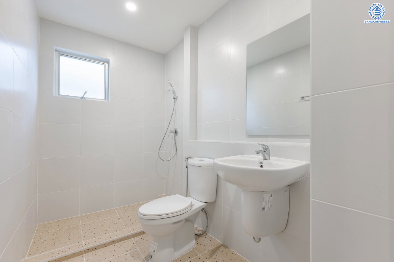 บ้านมือสองตกแต่งใหม่ โครงการ ชัยพฤกษ์ บางใหญ่ บ้านเดี่ยวหลังมุม แบรนด์คุณภาพ L&H พร้อม Facilities ครบครัน บนเนื้อที่ 54.7 ตร.ว. พื้นที่ใช้สอย 251.67 ตร.ม. ฟังก์ชัน 4 ห้องนอน 3 ห้องน้ำ จอดรถได้ 2 คัน ตกแต่งสไตล์เรียบหรู บนทำเลเดินทางสะดวก ใกล้รถไฟฟ้าสายสีม่วง "สถานีคลองบางไผ่" และเพียง 5 นาทีถึงเซ็นทรัล เวสต์เกต