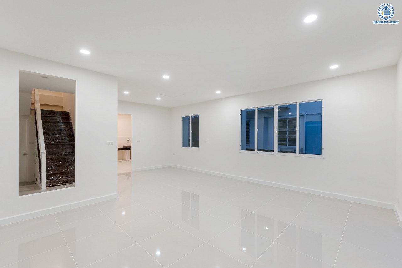 บ้านมือสองตกแต่งใหม่ โครงการ ฮาบิเทีย บางใหญ่ หลังมุม จากแบรนด์ Sansiri เนื้อที่ 68 ตร.ว. พื้นที่ใช้สอย 231.54 ตร.ม. ฟังก์ชัน 3 ห้องนอน 3 ห้องน้ำ 1 ห้องอเนกประสงค์ จอดรถได้ 2 คัน บนทำเลเดินทางสะดวก เชื่อมสู่ย่านใจกลางเมืองได้อย่างรวดเร็ว ใกล้เซ็นทรัลเวสต์เกต และรถไฟฟ้าสายสีม่วง "สถานีคลองบางไผ่"...