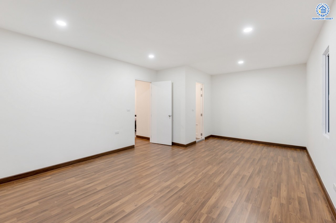 บ้านมือสองตกแต่งใหม่ โครงการ ฮาบิเทีย บางใหญ่ หลังมุม จากแบรนด์ Sansiri เนื้อที่ 68 ตร.ว. พื้นที่ใช้สอย 231.54 ตร.ม. ฟังก์ชัน 3 ห้องนอน 3 ห้องน้ำ 1 ห้องอเนกประสงค์ จอดรถได้ 2 คัน บนทำเลเดินทางสะดวก เชื่อมสู่ย่านใจกลางเมืองได้อย่างรวดเร็ว ใกล้เซ็นทรัลเวสต์เกต และรถไฟฟ้าสายสีม่วง "สถานีคลองบางไผ่"...