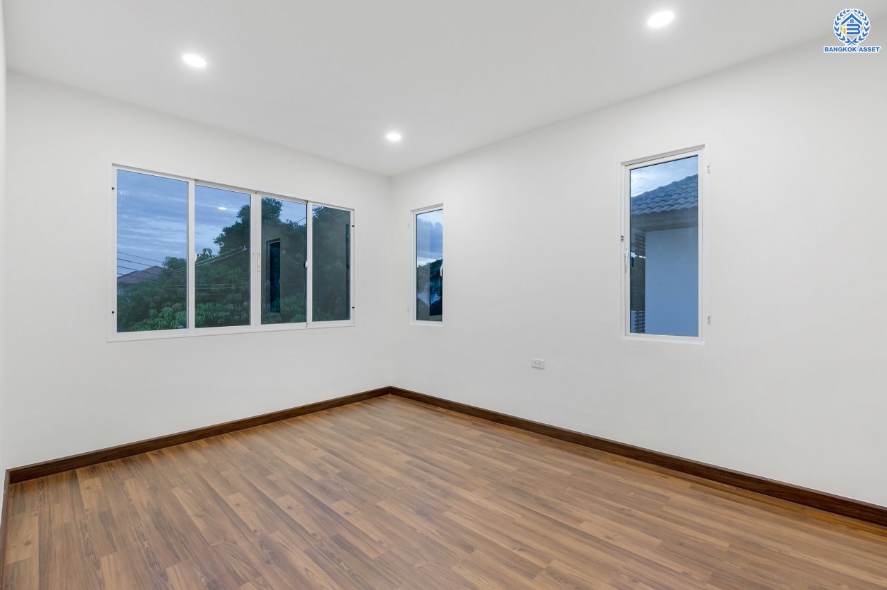 บ้านมือสองตกแต่งใหม่ โครงการ ฮาบิเทีย บางใหญ่ หลังมุม จากแบรนด์ Sansiri เนื้อที่ 68 ตร.ว. พื้นที่ใช้สอย 231.54 ตร.ม. ฟังก์ชัน 3 ห้องนอน 3 ห้องน้ำ 1 ห้องอเนกประสงค์ จอดรถได้ 2 คัน บนทำเลเดินทางสะดวก เชื่อมสู่ย่านใจกลางเมืองได้อย่างรวดเร็ว ใกล้เซ็นทรัลเวสต์เกต และรถไฟฟ้าสายสีม่วง "สถานีคลองบางไผ่"...