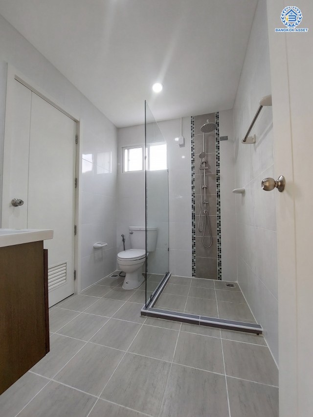 *****ทาวน์เฮ้าส์มือสองนนทบุรี โครงการ วิลเลตไลท์ ราชพฤกษ์-ปิ่นเกล้า หลังริม เนื้อที่ 43.7 ตร.ว. พื้นที่ใช้สอย 180 ตร.ม. ฟังก์ชัน 3 ห้องนอน 2 ห้องน้ำ 4 ที่จอดรถ แถมฟรี! 4 เครื่องดูดควัน บนทำเลดี เชื่อมต่อ ถนนกาญจนาภิเษก, ถนนราชพฤกษ์, ถนนนครอินทร์ ใกล้ทางด่วน "ศรีรัช"