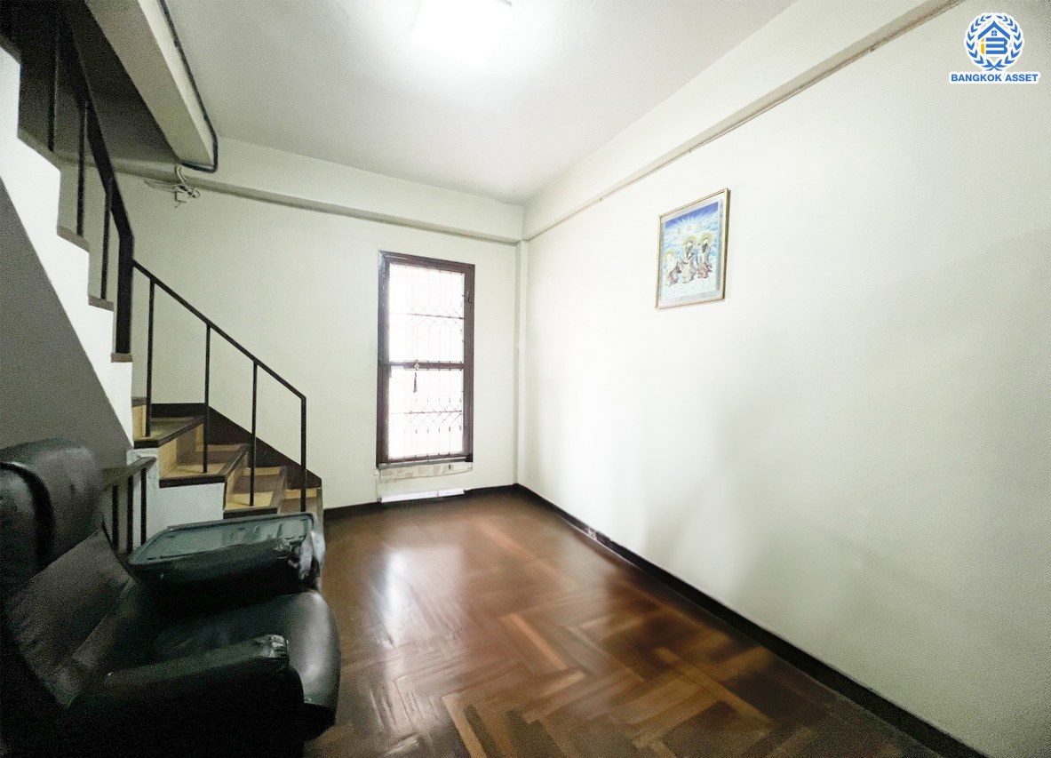 *****อาคารพาณิชย์ 3 ชั้นมือสองนนทบุรี ซอยติวานนท์38 เนื้อที่เยอะถึง 20 ตร.ว. พื้นที่ใช้สอย 250 ตร.ม. ฟังก์ชัน 3 ห้องนอน 4 ห้องน้ำ 1 ที่จอดรถ บนทำเลติดถนนติวานนท์ เดินทางสะดวก ใกล้รถไฟฟ้าสายสีชมพู "สถานีสนามบินน้ำ" และทางด่วน "งามวงศ์วาน"