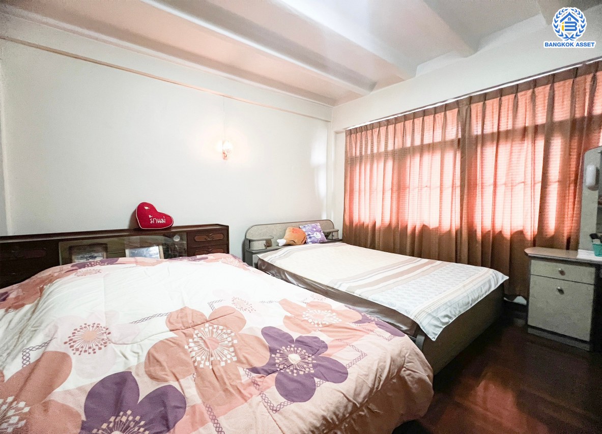 *****อาคารพาณิชย์ 3 ชั้นมือสองนนทบุรี ซอยติวานนท์38 เนื้อที่เยอะถึง 20 ตร.ว. พื้นที่ใช้สอย 250 ตร.ม. ฟังก์ชัน 3 ห้องนอน 4 ห้องน้ำ 1 ที่จอดรถ บนทำเลติดถนนติวานนท์ เดินทางสะดวก ใกล้รถไฟฟ้าสายสีชมพู "สถานีสนามบินน้ำ" และทางด่วน "งามวงศ์วาน"