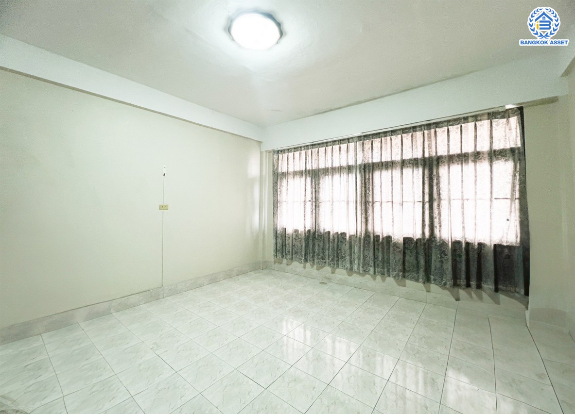 *****อาคารพาณิชย์ 3 ชั้นมือสองนนทบุรี ซอยติวานนท์38 เนื้อที่เยอะถึง 20 ตร.ว. พื้นที่ใช้สอย 250 ตร.ม. ฟังก์ชัน 3 ห้องนอน 4 ห้องน้ำ 1 ที่จอดรถ บนทำเลติดถนนติวานนท์ เดินทางสะดวก ใกล้รถไฟฟ้าสายสีชมพู "สถานีสนามบินน้ำ" และทางด่วน "งามวงศ์วาน"