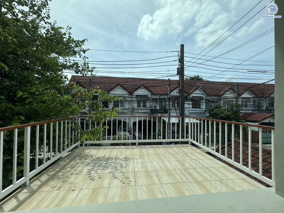 *****ทาวน์เฮ้าส์มือสอง โครงการ วังทอง ริเวอร์ปาร์ค เนื้อที่ 18 ตร.ว. พื้นที่ใช้สอย 140 ตร.ม. ฟังก์ชัน 2 ห้องนอน 2 ห้องน้ำ หน้าบ้านหันทางทิศเหนือ บนทำเลดี เชื่อมต่อหลายเส้นทาง ใกล้ทางด่วน "รามอินทรา-อาจณรงค์" และรถไฟฟ้าสายสีแดง "สถานีหลักหก"