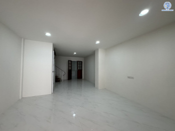 *****ทาวน์เฮ้าส์มือสอง โครงการ วังทอง ริเวอร์ปาร์ค เนื้อที่ 18 ตร.ว. พื้นที่ใช้สอย 140 ตร.ม. ฟังก์ชัน 2 ห้องนอน 2 ห้องน้ำ หน้าบ้านหันทางทิศเหนือ บนทำเลดี เชื่อมต่อหลายเส้นทาง ใกล้ทางด่วน "รามอินทรา-อาจณรงค์" และรถไฟฟ้าสายสีแดง "สถานีหลักหก"