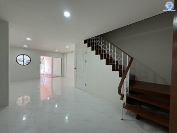 *****ทาวน์เฮ้าส์มือสอง โครงการ วังทอง ริเวอร์ปาร์ค เนื้อที่ 18 ตร.ว. พื้นที่ใช้สอย 140 ตร.ม. ฟังก์ชัน 2 ห้องนอน 2 ห้องน้ำ หน้าบ้านหันทางทิศเหนือ บนทำเลดี เชื่อมต่อหลายเส้นทาง ใกล้ทางด่วน "รามอินทรา-อาจณรงค์" และรถไฟฟ้าสายสีแดง "สถานีหลักหก"