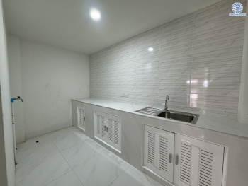 *****ทาวน์เฮ้าส์มือสอง โครงการ วังทอง ริเวอร์ปาร์ค เนื้อที่ 18 ตร.ว. พื้นที่ใช้สอย 140 ตร.ม. ฟังก์ชัน 2 ห้องนอน 2 ห้องน้ำ หน้าบ้านหันทางทิศเหนือ บนทำเลดี เชื่อมต่อหลายเส้นทาง ใกล้ทางด่วน "รามอินทรา-อาจณรงค์" และรถไฟฟ้าสายสีแดง "สถานีหลักหก"