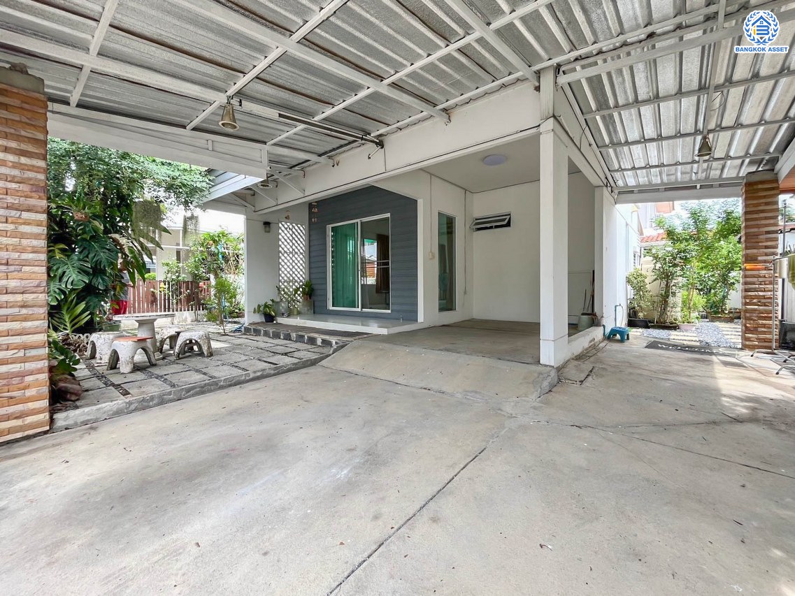 บ้านเดี่ยวมือสอง โครงการ อินนิซิโอ ปิ่นเกล้า-วงแหวน เนื้อที่กว้าง 50.40 ตร.ว. ฟังก์ชัน 3 ห้องนอน 3 ห้องน้ำ 2 ที่จอดรถ บ้านสภาพดีเยี่ยม พื้นที่ใช้สอยกว้าง บนทำเลเดินทางสะดวก เชื่อมต่อถนนนครอินทร์ ถนนบรมราชชนนี ใกล้รถไฟฟ้าสายสีม่วง "สถานีตลาดบางใหญ่" และจุดขึ้นทางด่วน "ศรีรัช"...