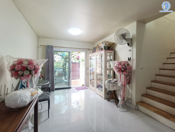 *****ทาวน์เฮ้าส์มือสอง โครงการ พฤกษาพรีเว่ เลียบด่วนรามอินทรา เนื้อที่กว้าง 17.10 ตร.ว. ฟังก์ชัน 3 ห้องนอน 2 ห้องน้ำ บนทำเลเดินทางสะดวก เชื่อมต่อถนนรามอินทรา, ถนนประเสริฐมนูกิจ, ถนนนวมินทร์ ใกล้จุดขึ้นทางด่วน "รามอินทรา-อาจณรงค์" และใกล้รถไฟฟ้าสายสีเหลือง "สถานีบางกะปิ" จองเลย!