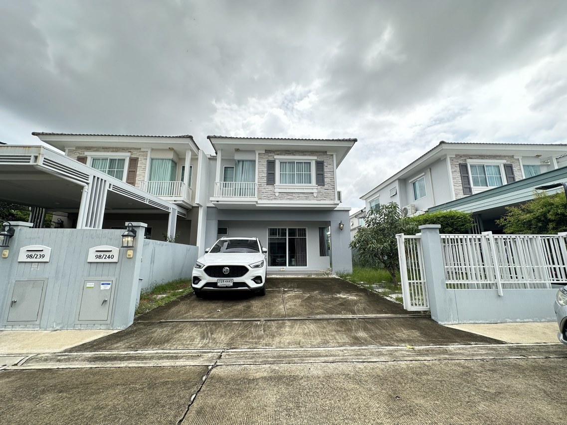 ******บ้านแฝดมือสอง โครงการ วิลลาจจิโอ2 พระราม2 เนื้อที่ 37.40 ตร.ว. พี้นที่ใช้สอย 133 ตร.ม. ฟังก์ชัน 3 ห้องนอน 2 ห้องน้ำ 2 ที่จอดรถ บ้านพร้อมอยู่ บนทำเลดี เชื่อมต่อถนนพระราม2 ถนนกาญจนาภิเษก ถนนเอกชัย ใกล้ห้างสรรพสินค้าเซ็นทรัล พระราม2