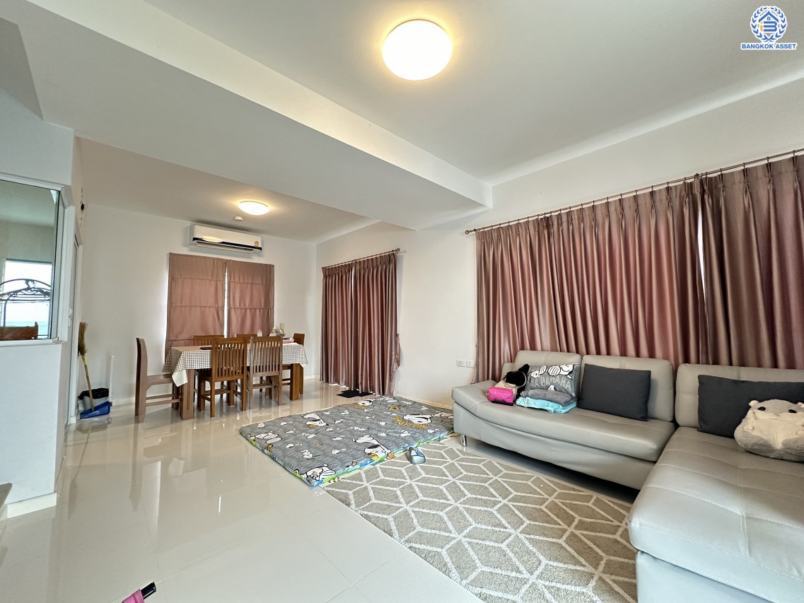 ******บ้านแฝดมือสอง โครงการ วิลลาจจิโอ2 พระราม2 เนื้อที่ 37.40 ตร.ว. พี้นที่ใช้สอย 133 ตร.ม. ฟังก์ชัน 3 ห้องนอน 2 ห้องน้ำ 2 ที่จอดรถ บ้านพร้อมอยู่ บนทำเลดี เชื่อมต่อถนนพระราม2 ถนนกาญจนาภิเษก ถนนเอกชัย ใกล้ห้างสรรพสินค้าเซ็นทรัล พระราม2