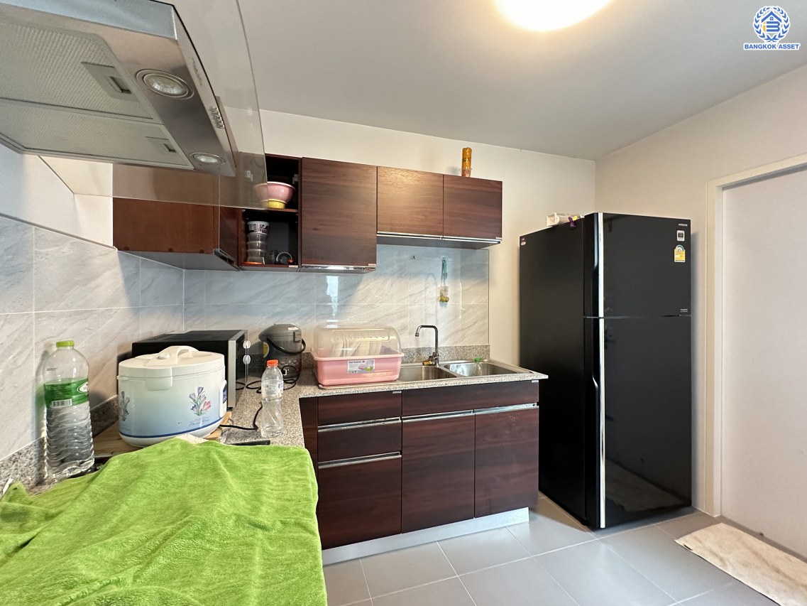 ******บ้านแฝดมือสอง โครงการ วิลลาจจิโอ2 พระราม2 เนื้อที่ 37.40 ตร.ว. พี้นที่ใช้สอย 133 ตร.ม. ฟังก์ชัน 3 ห้องนอน 2 ห้องน้ำ 2 ที่จอดรถ บ้านพร้อมอยู่ บนทำเลดี เชื่อมต่อถนนพระราม2 ถนนกาญจนาภิเษก ถนนเอกชัย ใกล้ห้างสรรพสินค้าเซ็นทรัล พระราม2