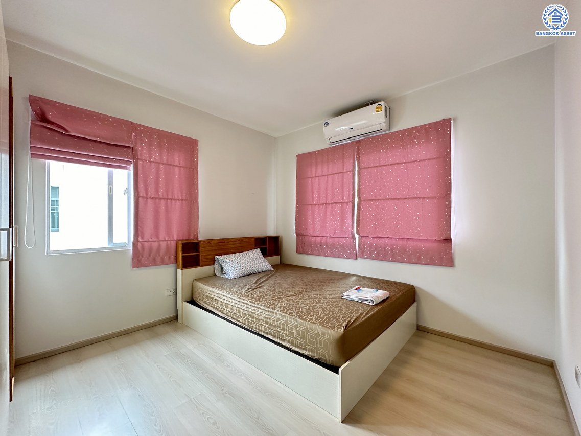 ******บ้านแฝดมือสอง โครงการ วิลลาจจิโอ2 พระราม2 เนื้อที่ 37.40 ตร.ว. พี้นที่ใช้สอย 133 ตร.ม. ฟังก์ชัน 3 ห้องนอน 2 ห้องน้ำ 2 ที่จอดรถ บ้านพร้อมอยู่ บนทำเลดี เชื่อมต่อถนนพระราม2 ถนนกาญจนาภิเษก ถนนเอกชัย ใกล้ห้างสรรพสินค้าเซ็นทรัล พระราม2