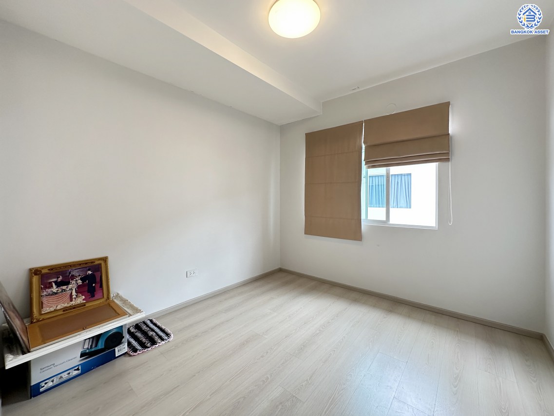 ******บ้านแฝดมือสอง โครงการ วิลลาจจิโอ2 พระราม2 เนื้อที่ 37.40 ตร.ว. พี้นที่ใช้สอย 133 ตร.ม. ฟังก์ชัน 3 ห้องนอน 2 ห้องน้ำ 2 ที่จอดรถ บ้านพร้อมอยู่ บนทำเลดี เชื่อมต่อถนนพระราม2 ถนนกาญจนาภิเษก ถนนเอกชัย ใกล้ห้างสรรพสินค้าเซ็นทรัล พระราม2