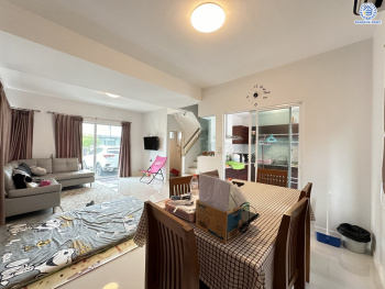 ******บ้านแฝดมือสอง โครงการ วิลลาจจิโอ2 พระราม2 เนื้อที่ 37.40 ตร.ว. พี้นที่ใช้สอย 133 ตร.ม. ฟังก์ชัน 3 ห้องนอน 2 ห้องน้ำ 2 ที่จอดรถ บ้านพร้อมอยู่ บนทำเลดี เชื่อมต่อถนนพระราม2 ถนนกาญจนาภิเษก ถนนเอกชัย ใกล้ห้างสรรพสินค้าเซ็นทรัล พระราม2