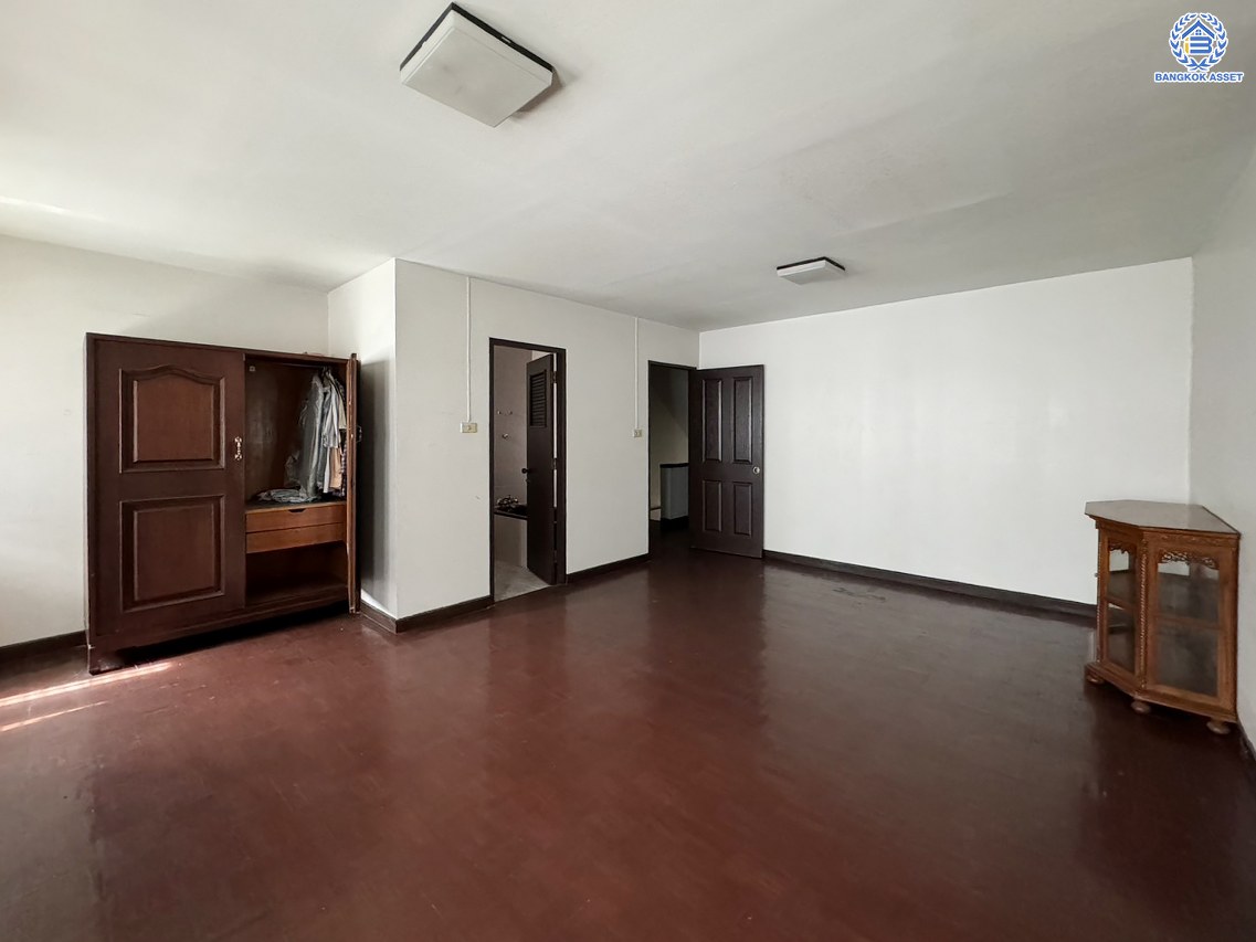 *****ทาวน์โฮมมือสองนนทบุรี โครงการ พิบูลย์การ์เด้นวิลล์ พิบูลย์สงคราม16 เนื้อที่ 26.20 ตร.ว. ฟังก์ชัน 4 ห้องนอน 5 ห้องน้ำ 2 ที่จอดรถ บนทำเลเชื่อมถนนพิบูลย์สงคราม, ถนนวงศ์สว่าง, ถนนนครอินทร์ และถนนติวานนท์ ใกล้รถไฟฟ้าสายสีม่วง "สถานีแยกติวานนท์" ใกล้จุดขึ้นทางด่วน "ศรีรัช-วงแหวนรอบนอก" จองเลย!