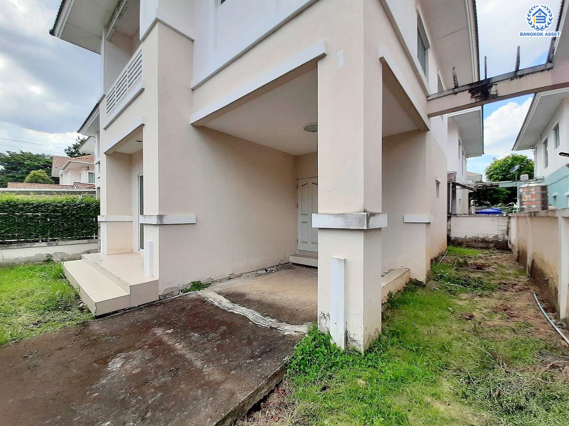 *****บ้านแฝดมือสอง โครงการ แลนซีโอ รามอินทรา-นวมินทร์ เนื้อที่ 38.50 ตร.ว. พื้นที่ใช้สอย 154 ตร.ม. ฟังก์ชัน 3 ห้องนอน 3 ห้องน้ำ 2 ที่จอดรถ ใกล้แหล่งอำนวยความสะดวก เชื่อมต่อถนนเลียบคลองสอง, ปัญญาอินทรา, ถนนหทัยราษฎร์, ถนนนพระยาสุเรนทร์ จุดขึ้นทางด่วน "วงแหวนรอบนอกฝั่งตะวันออก" และ รถไฟฟ้าสายสีชมพู "สถานีคู้บอน"