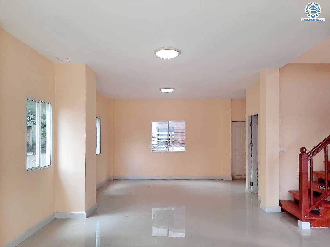 *****บ้านแฝดมือสอง โครงการ แลนซีโอ รามอินทรา-นวมินทร์ เนื้อที่ 38.50 ตร.ว. พื้นที่ใช้สอย 154 ตร.ม. ฟังก์ชัน 3 ห้องนอน 3 ห้องน้ำ 2 ที่จอดรถ ใกล้แหล่งอำนวยความสะดวก เชื่อมต่อถนนเลียบคลองสอง, ปัญญาอินทรา, ถนนหทัยราษฎร์, ถนนนพระยาสุเรนทร์ จุดขึ้นทางด่วน "วงแหวนรอบนอกฝั่งตะวันออก" และ รถไฟฟ้าสายสีชมพู "สถานีคู้บอน"