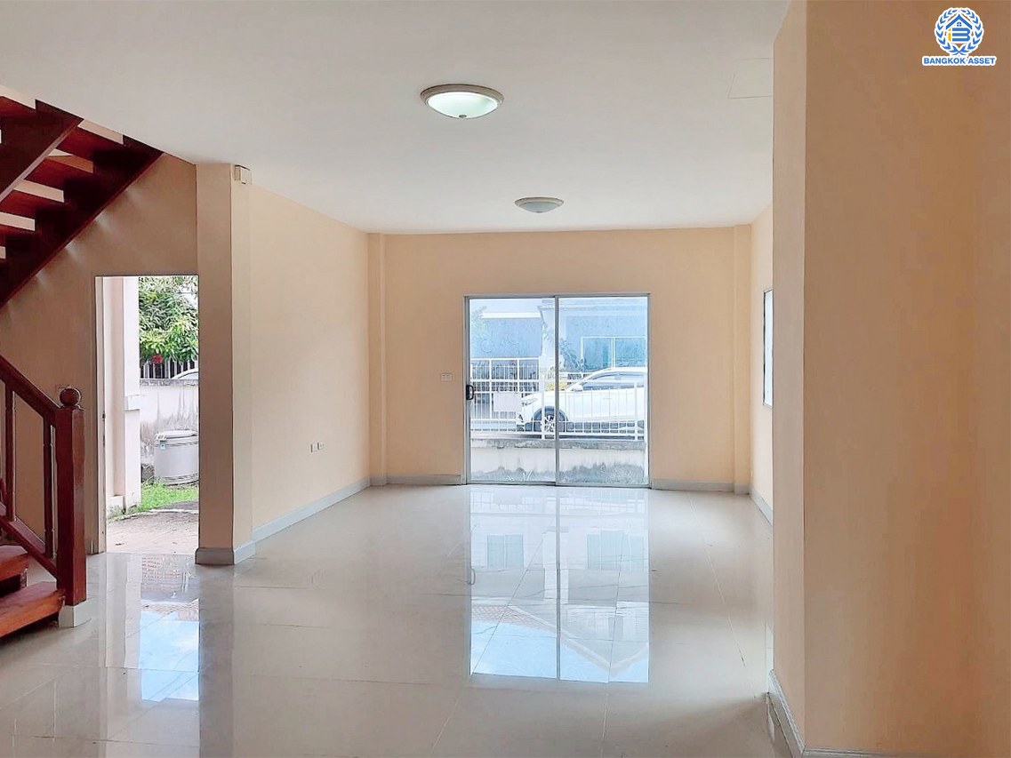 *****บ้านแฝดมือสอง โครงการ แลนซีโอ รามอินทรา-นวมินทร์ เนื้อที่ 38.50 ตร.ว. พื้นที่ใช้สอย 154 ตร.ม. ฟังก์ชัน 3 ห้องนอน 3 ห้องน้ำ 2 ที่จอดรถ ใกล้แหล่งอำนวยความสะดวก เชื่อมต่อถนนเลียบคลองสอง, ปัญญาอินทรา, ถนนหทัยราษฎร์, ถนนนพระยาสุเรนทร์ จุดขึ้นทางด่วน "วงแหวนรอบนอกฝั่งตะวันออก" และ รถไฟฟ้าสายสีชมพู "สถานีคู้บอน"