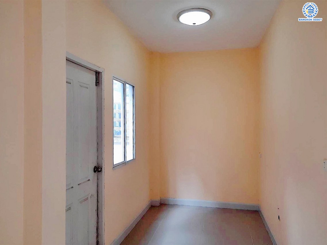 *****บ้านแฝดมือสอง โครงการ แลนซีโอ รามอินทรา-นวมินทร์ เนื้อที่ 38.50 ตร.ว. พื้นที่ใช้สอย 154 ตร.ม. ฟังก์ชัน 3 ห้องนอน 3 ห้องน้ำ 2 ที่จอดรถ ใกล้แหล่งอำนวยความสะดวก เชื่อมต่อถนนเลียบคลองสอง, ปัญญาอินทรา, ถนนหทัยราษฎร์, ถนนนพระยาสุเรนทร์ จุดขึ้นทางด่วน "วงแหวนรอบนอกฝั่งตะวันออก" และ รถไฟฟ้าสายสีชมพู "สถานีคู้บอน"