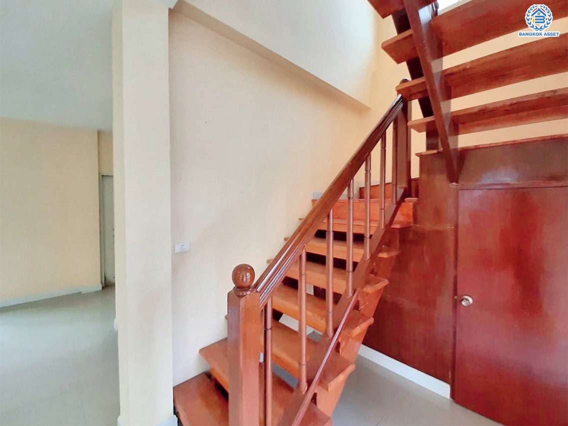 *****บ้านแฝดมือสอง โครงการ แลนซีโอ รามอินทรา-นวมินทร์ เนื้อที่ 38.50 ตร.ว. พื้นที่ใช้สอย 154 ตร.ม. ฟังก์ชัน 3 ห้องนอน 3 ห้องน้ำ 2 ที่จอดรถ ใกล้แหล่งอำนวยความสะดวก เชื่อมต่อถนนเลียบคลองสอง, ปัญญาอินทรา, ถนนหทัยราษฎร์, ถนนนพระยาสุเรนทร์ จุดขึ้นทางด่วน "วงแหวนรอบนอกฝั่งตะวันออก" และ รถไฟฟ้าสายสีชมพู "สถานีคู้บอน"