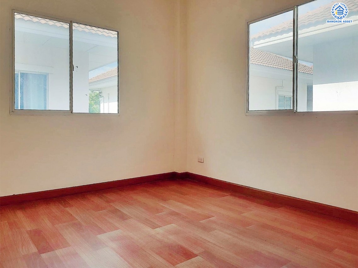 *****บ้านแฝดมือสอง โครงการ แลนซีโอ รามอินทรา-นวมินทร์ เนื้อที่ 38.50 ตร.ว. พื้นที่ใช้สอย 154 ตร.ม. ฟังก์ชัน 3 ห้องนอน 3 ห้องน้ำ 2 ที่จอดรถ ใกล้แหล่งอำนวยความสะดวก เชื่อมต่อถนนเลียบคลองสอง, ปัญญาอินทรา, ถนนหทัยราษฎร์, ถนนนพระยาสุเรนทร์ จุดขึ้นทางด่วน "วงแหวนรอบนอกฝั่งตะวันออก" และ รถไฟฟ้าสายสีชมพู "สถานีคู้บอน"