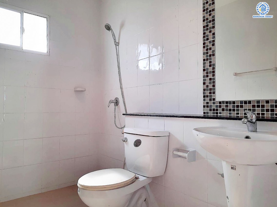 *****บ้านแฝดมือสอง โครงการ แลนซีโอ รามอินทรา-นวมินทร์ เนื้อที่ 38.50 ตร.ว. พื้นที่ใช้สอย 154 ตร.ม. ฟังก์ชัน 3 ห้องนอน 3 ห้องน้ำ 2 ที่จอดรถ ใกล้แหล่งอำนวยความสะดวก เชื่อมต่อถนนเลียบคลองสอง, ปัญญาอินทรา, ถนนหทัยราษฎร์, ถนนนพระยาสุเรนทร์ จุดขึ้นทางด่วน "วงแหวนรอบนอกฝั่งตะวันออก" และ รถไฟฟ้าสายสีชมพู "สถานีคู้บอน"