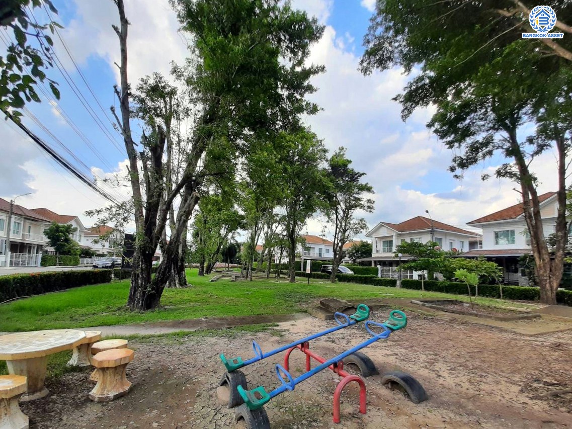 *****บ้านแฝดมือสอง โครงการ แลนซีโอ รามอินทรา-นวมินทร์ เนื้อที่ 38.50 ตร.ว. พื้นที่ใช้สอย 154 ตร.ม. ฟังก์ชัน 3 ห้องนอน 3 ห้องน้ำ 2 ที่จอดรถ ใกล้แหล่งอำนวยความสะดวก เชื่อมต่อถนนเลียบคลองสอง, ปัญญาอินทรา, ถนนหทัยราษฎร์, ถนนนพระยาสุเรนทร์ จุดขึ้นทางด่วน "วงแหวนรอบนอกฝั่งตะวันออก" และ รถไฟฟ้าสายสีชมพู "สถานีคู้บอน"