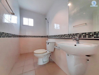 *****บ้านแฝดมือสอง โครงการ แลนซีโอ รามอินทรา-นวมินทร์ เนื้อที่ 38.50 ตร.ว. พื้นที่ใช้สอย 154 ตร.ม. ฟังก์ชัน 3 ห้องนอน 3 ห้องน้ำ 2 ที่จอดรถ ใกล้แหล่งอำนวยความสะดวก เชื่อมต่อถนนเลียบคลองสอง, ปัญญาอินทรา, ถนนหทัยราษฎร์, ถนนนพระยาสุเรนทร์ จุดขึ้นทางด่วน "วงแหวนรอบนอกฝั่งตะวันออก" และ รถไฟฟ้าสายสีชมพู "สถานีคู้บอน"