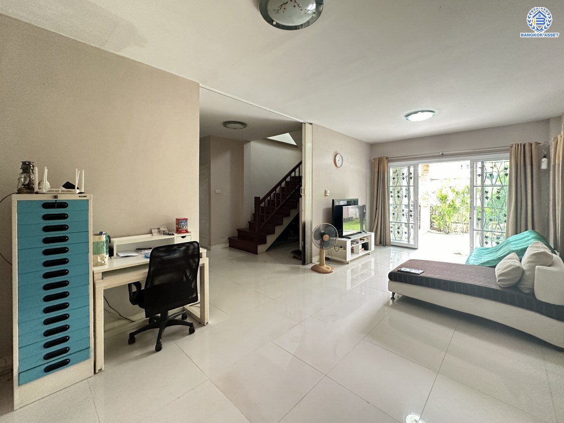 *****บ้านเดี่ยวมือสองนนทบุรี โครงการ ศศิภา บางกรวย-ไทรน้อย หลังริม เนื้อที่ 72.50 ตร.ว. ฟังก์ชัน 4 ห้องนอน 3 ห้องน้ำ จอดรถได้ 2 คัน โครงการตั้งบนทำเลเดินทางสะดวก เชื่อมต่อถนนบางกรวย-ไทรน้อย และ ใกล้เซ็นทรัลเวสต์เกต รถไฟฟ้าสายสีม่วง "สถานีบางพลู"