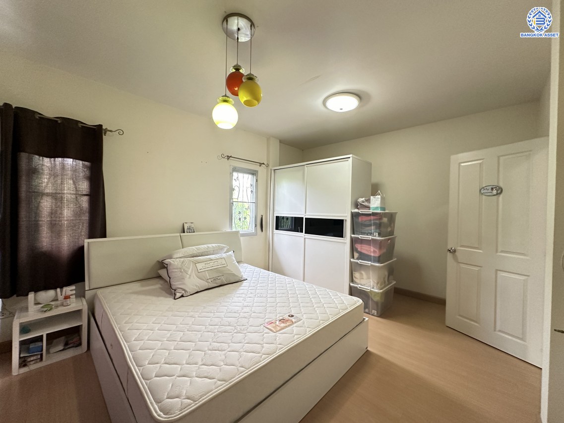 *****บ้านเดี่ยวมือสองนนทบุรี โครงการ ศศิภา บางกรวย-ไทรน้อย หลังริม เนื้อที่ 72.50 ตร.ว. ฟังก์ชัน 4 ห้องนอน 3 ห้องน้ำ จอดรถได้ 2 คัน โครงการตั้งบนทำเลเดินทางสะดวก เชื่อมต่อถนนบางกรวย-ไทรน้อย และ ใกล้เซ็นทรัลเวสต์เกต รถไฟฟ้าสายสีม่วง "สถานีบางพลู"