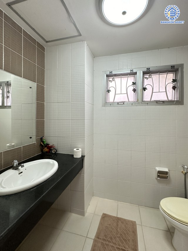 *****บ้านเดี่ยวมือสองนนทบุรี โครงการ ศศิภา บางกรวย-ไทรน้อย หลังริม เนื้อที่ 72.50 ตร.ว. ฟังก์ชัน 4 ห้องนอน 3 ห้องน้ำ จอดรถได้ 2 คัน โครงการตั้งบนทำเลเดินทางสะดวก เชื่อมต่อถนนบางกรวย-ไทรน้อย และ ใกล้เซ็นทรัลเวสต์เกต รถไฟฟ้าสายสีม่วง "สถานีบางพลู"