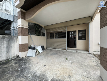 *****ทาวน์โฮม 3 ชั้นมือสอง โครงการ พิบูลย์การ์เด้นวิลล์ พิบูลย์สงคราม16 เนื้อที่เกือบ 35.8 ตร.ว. พื้นที่ใช้สอย 200 ตร.ม. ฟังก์ชัน 4 ห้องนอน 5 ห้องน้ำ บนสุดยอดทำเล เชื่อมถนนพิบูลย์สงคราม, ถนนวงศ์สว่าง, ถนนนครอินทร์ และถนนติวานนท์ ใกล้รถไฟฟ้าสายสีม่วง "สถานีแยกติวานนท์" และจุดขึ้นทางด่วน "ศรีรัช-วงแหวนรอบนอก"