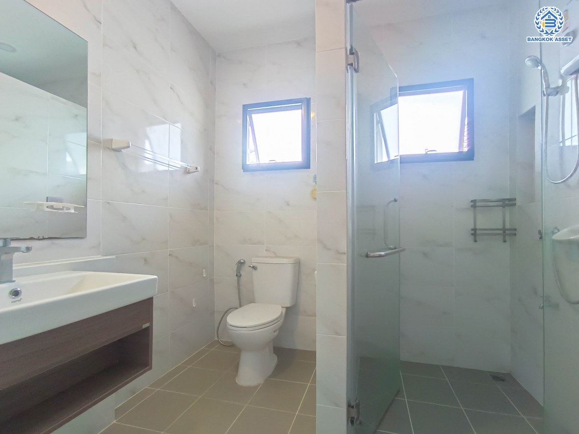 *****บ้านแฝดมือสองนนทบุรี โครงการ เพอร์เฟคพาร์ค แจ้งวัฒนะ เนื้อที่ 36.70 ตร.ว. ฟังก์ชัน 3 ห้องนอน 2 ห้องน้ำ 2 ที่จอดรถ ฟรี! เครื่องปรับอากาศ โครงการบนทำเลใกล้เมือง เชื่อมต่อถนนรัตนาธิเบศร์ ถนนชัยพฤกษ์ ถนนกาญจนาภิเษก ใกล้รถไฟฟ้าสายสีชมพู "สถานีห้าแยกปากเกร็ด" และจุดขึ้นทางด่วน "แจ้งวัฒนะ"