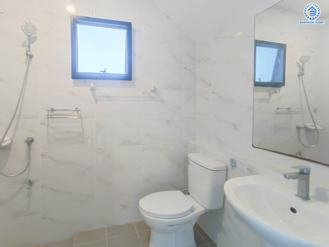 *****บ้านแฝดมือสองนนทบุรี โครงการ เพอร์เฟคพาร์ค แจ้งวัฒนะ เนื้อที่ 36.70 ตร.ว. ฟังก์ชัน 3 ห้องนอน 2 ห้องน้ำ 2 ที่จอดรถ ฟรี! เครื่องปรับอากาศ โครงการบนทำเลใกล้เมือง เชื่อมต่อถนนรัตนาธิเบศร์ ถนนชัยพฤกษ์ ถนนกาญจนาภิเษก ใกล้รถไฟฟ้าสายสีชมพู "สถานีห้าแยกปากเกร็ด" และจุดขึ้นทางด่วน "แจ้งวัฒนะ"