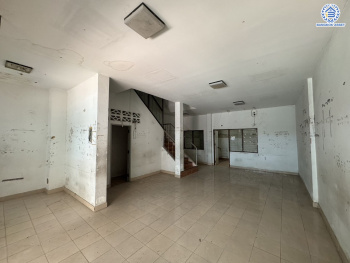 *****ทาวน์เฮ้าส์ 3 ชั้นมือสอง โครงการ พิบูลย์การ์เด้นวิลล์ พิบูลย์สงคราม16 เนื้อที่ 26.4 ตร.ว. พื้นที่ใช้สอย 200 ตร.ม. ฟังก์ชัน 4 ห้องนอน 5 ห้องน้ำ จอดรถได้ 2 คัน บนสุดยอดทำเล เหมาะกับการลงทุน เชื่อมถนนพิบูลย์สงคราม, ถนนวงศ์สว่าง, ถนนนครอินทร์ และถนนติวานนท์ ใกล้จุดขึ้นทางด่วน "ศรีรัช-วงแหวนรอบนอก" ใกล้รถไฟฟ้า "สถานีแยกติวานนท์"