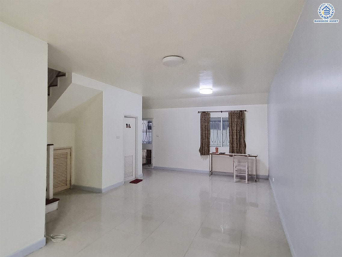 *****ทาวน์เฮ้าส์มือสอง โครงการ พฤกษาวิลล์22 พระราม5-2 เนื้อที่กว้าง 21.4 ตร.ว. พื้นที่ใช้สอย 130 ตร.ม. ฟังก์ชัน 3 ห้องนอน 2 ห้องน้ำ สภาพภายในสวย พร้อมเข้าอยู่ได้ทันที ตั้งบนทำเลดี เชื่อมต่อถนนบางกรวย-ไทรน้อย ถนนนครอินทร์ ถนนราชพฤกษ์ ใกล้รถไฟฟ้าสายสีม่วง "สถานีแยกติวานนท์" และจุดขึ้นทางด่วน "พระราม7"