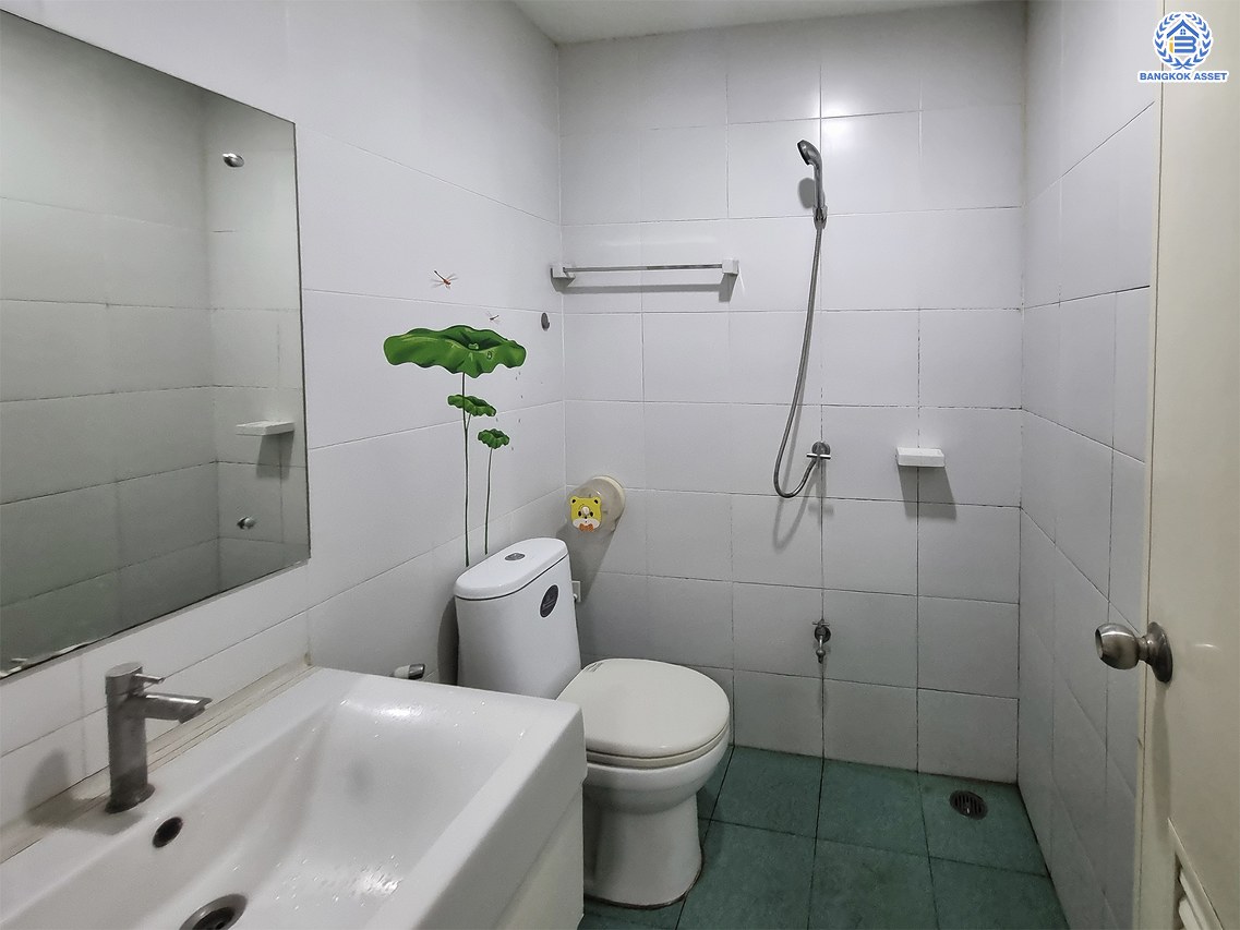 *****ทาวน์เฮ้าส์มือสอง โครงการ พฤกษาวิลล์22 พระราม5-2 เนื้อที่กว้าง 21.4 ตร.ว. พื้นที่ใช้สอย 130 ตร.ม. ฟังก์ชัน 3 ห้องนอน 2 ห้องน้ำ สภาพภายในสวย พร้อมเข้าอยู่ได้ทันที ตั้งบนทำเลดี เชื่อมต่อถนนบางกรวย-ไทรน้อย ถนนนครอินทร์ ถนนราชพฤกษ์ ใกล้รถไฟฟ้าสายสีม่วง "สถานีแยกติวานนท์" และจุดขึ้นทางด่วน "พระราม7"