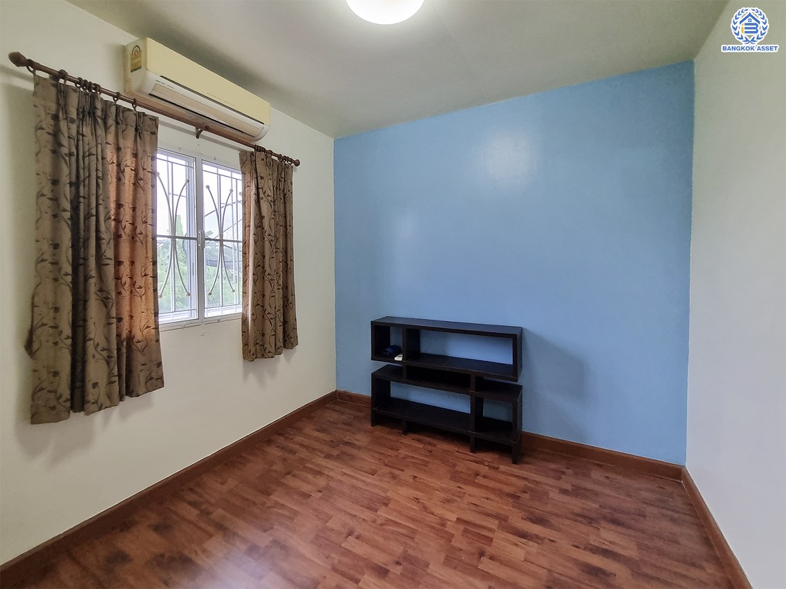 *****ทาวน์เฮ้าส์มือสอง โครงการ พฤกษาวิลล์22 พระราม5-2 เนื้อที่กว้าง 21.4 ตร.ว. พื้นที่ใช้สอย 130 ตร.ม. ฟังก์ชัน 3 ห้องนอน 2 ห้องน้ำ สภาพภายในสวย พร้อมเข้าอยู่ได้ทันที ตั้งบนทำเลดี เชื่อมต่อถนนบางกรวย-ไทรน้อย ถนนนครอินทร์ ถนนราชพฤกษ์ ใกล้รถไฟฟ้าสายสีม่วง "สถานีแยกติวานนท์" และจุดขึ้นทางด่วน "พระราม7"