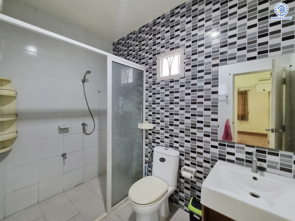 *****ทาวน์เฮ้าส์มือสอง โครงการ พฤกษาวิลล์22 พระราม5-2 เนื้อที่กว้าง 21.4 ตร.ว. พื้นที่ใช้สอย 130 ตร.ม. ฟังก์ชัน 3 ห้องนอน 2 ห้องน้ำ สภาพภายในสวย พร้อมเข้าอยู่ได้ทันที ตั้งบนทำเลดี เชื่อมต่อถนนบางกรวย-ไทรน้อย ถนนนครอินทร์ ถนนราชพฤกษ์ ใกล้รถไฟฟ้าสายสีม่วง "สถานีแยกติวานนท์" และจุดขึ้นทางด่วน "พระราม7"