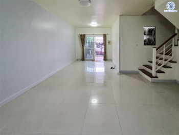 *****ทาวน์เฮ้าส์มือสอง โครงการ พฤกษาวิลล์22 พระราม5-2 เนื้อที่กว้าง 21.4 ตร.ว. พื้นที่ใช้สอย 130 ตร.ม. ฟังก์ชัน 3 ห้องนอน 2 ห้องน้ำ สภาพภายในสวย พร้อมเข้าอยู่ได้ทันที ตั้งบนทำเลดี เชื่อมต่อถนนบางกรวย-ไทรน้อย ถนนนครอินทร์ ถนนราชพฤกษ์ ใกล้รถไฟฟ้าสายสีม่วง "สถานีแยกติวานนท์" และจุดขึ้นทางด่วน "พระราม7"