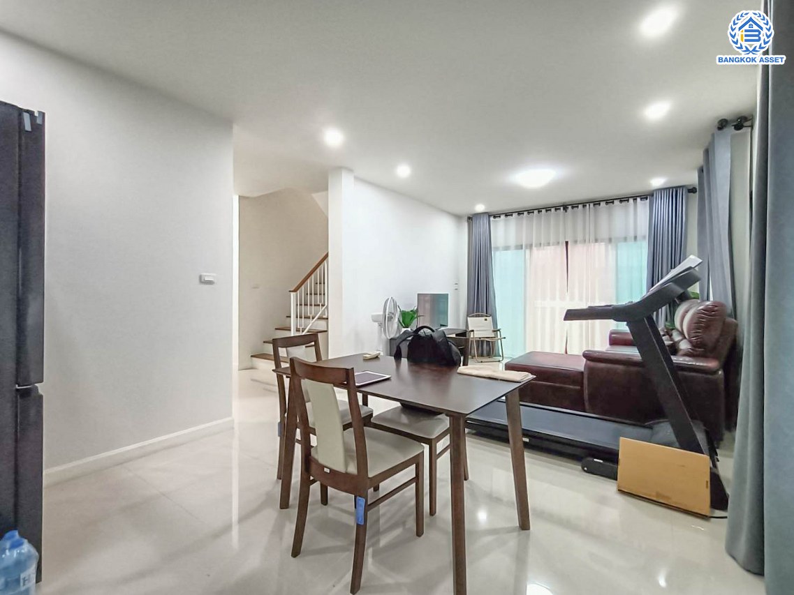 *****บ้านเดี่ยวมือสองนนทบุรี โครงการ เดอะเกรท บางใหญ่ หลังมุม เนื้อที่ 60.4 ตร.ว. พื้นที่ใช้สอย 180 ตร.ม. ฟังก์ชัน 3 ห้องนอน 2 ห้องน้ำ 2 ที่จอดรถ ฟรี! เครื่องปรับอากาศ เครื่องทำน้ำอุ่น โครงการบนทำเลใกล้เมือง เชื่อมต่อถนนรัตนาธิเบศร์ ถนนกาญจนาภิเษก ใกล้รถไฟฟ้าสายสีม่วง "สถานีคลองบางไผ่" และจุดขึ้นทางด่วน "ศรีรัช"