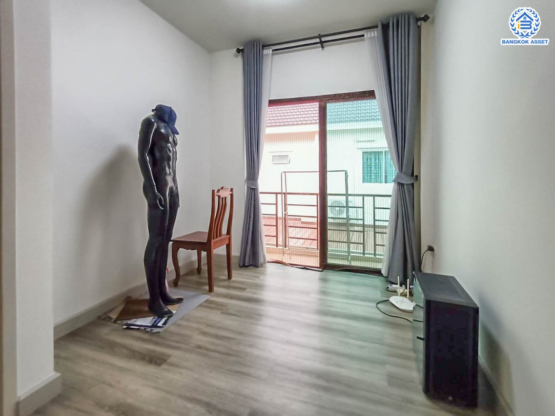 *****บ้านเดี่ยวมือสองนนทบุรี โครงการ เดอะเกรท บางใหญ่ หลังมุม เนื้อที่ 60.4 ตร.ว. พื้นที่ใช้สอย 180 ตร.ม. ฟังก์ชัน 3 ห้องนอน 2 ห้องน้ำ 2 ที่จอดรถ ฟรี! เครื่องปรับอากาศ เครื่องทำน้ำอุ่น โครงการบนทำเลใกล้เมือง เชื่อมต่อถนนรัตนาธิเบศร์ ถนนกาญจนาภิเษก ใกล้รถไฟฟ้าสายสีม่วง "สถานีคลองบางไผ่" และจุดขึ้นทางด่วน "ศรีรัช"