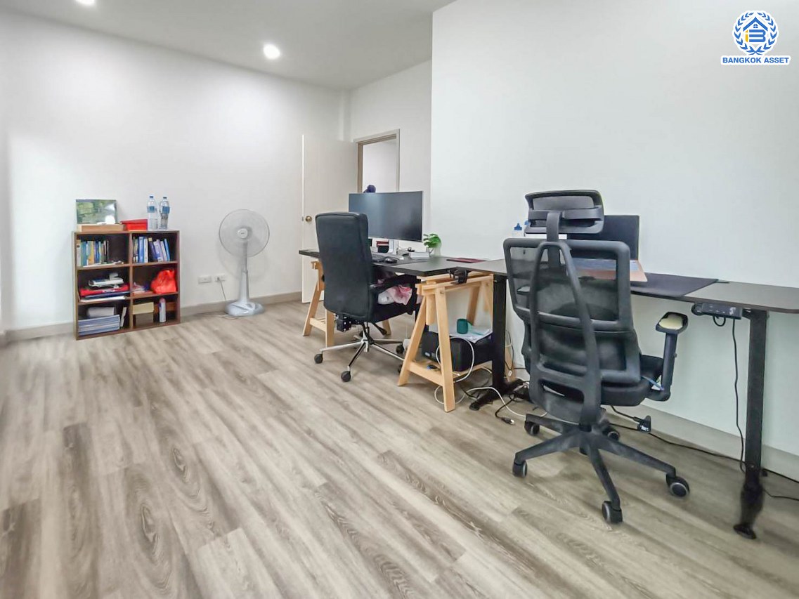 *****บ้านเดี่ยวมือสองนนทบุรี โครงการ เดอะเกรท บางใหญ่ หลังมุม เนื้อที่ 60.4 ตร.ว. พื้นที่ใช้สอย 180 ตร.ม. ฟังก์ชัน 3 ห้องนอน 2 ห้องน้ำ 2 ที่จอดรถ ฟรี! เครื่องปรับอากาศ เครื่องทำน้ำอุ่น โครงการบนทำเลใกล้เมือง เชื่อมต่อถนนรัตนาธิเบศร์ ถนนกาญจนาภิเษก ใกล้รถไฟฟ้าสายสีม่วง "สถานีคลองบางไผ่" และจุดขึ้นทางด่วน "ศรีรัช"